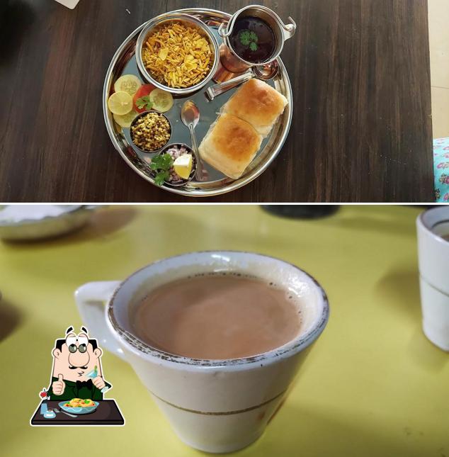 Kande Pohe Ani Barach Kahi - Kolhapur