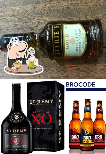 Order a glass of light or dark beer