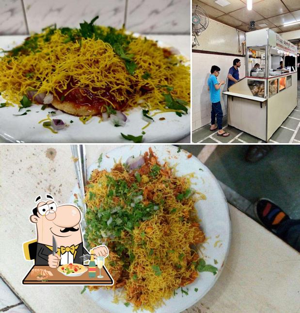 The image of Mishra Bhel Puri Stall 2’s food and interior