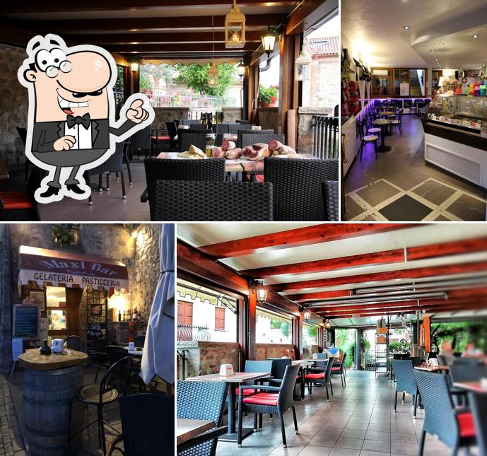 Gli interni di Maxi Bar