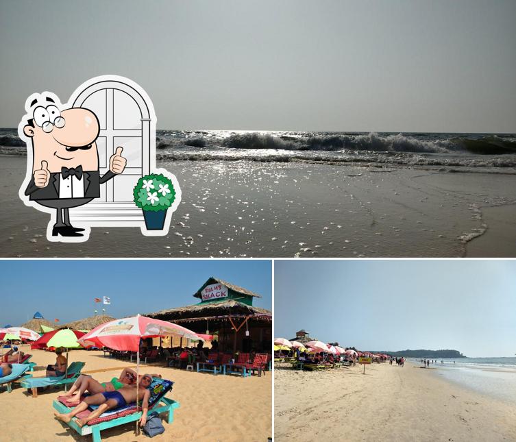 The exterior of Sham's Shack