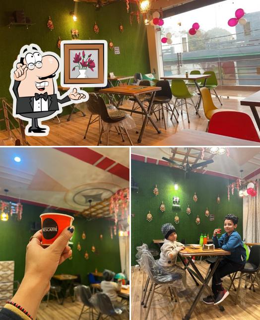 2 Birds Cafe & Bakers