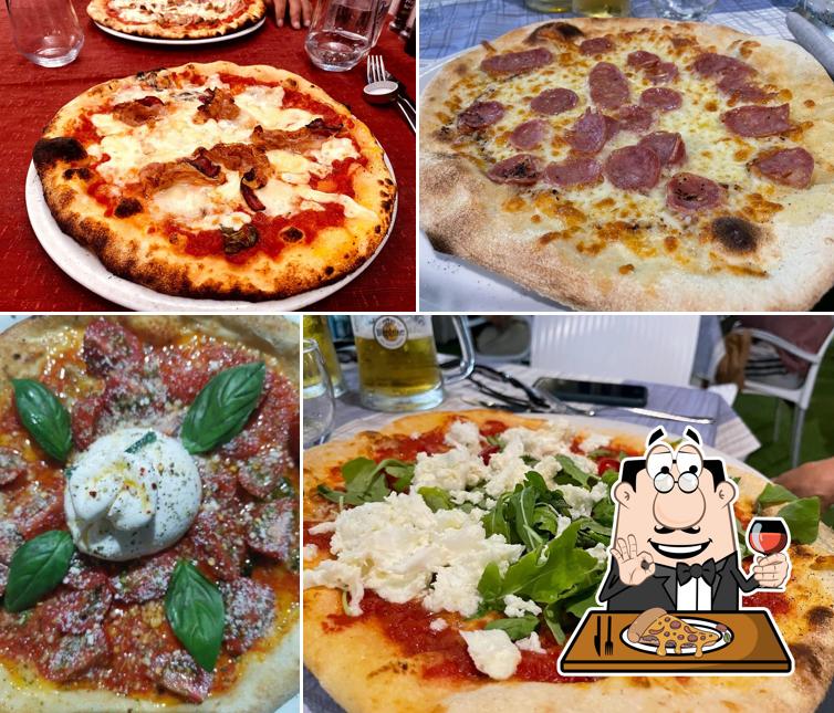 Scegli tra le svariate varianti di pizza