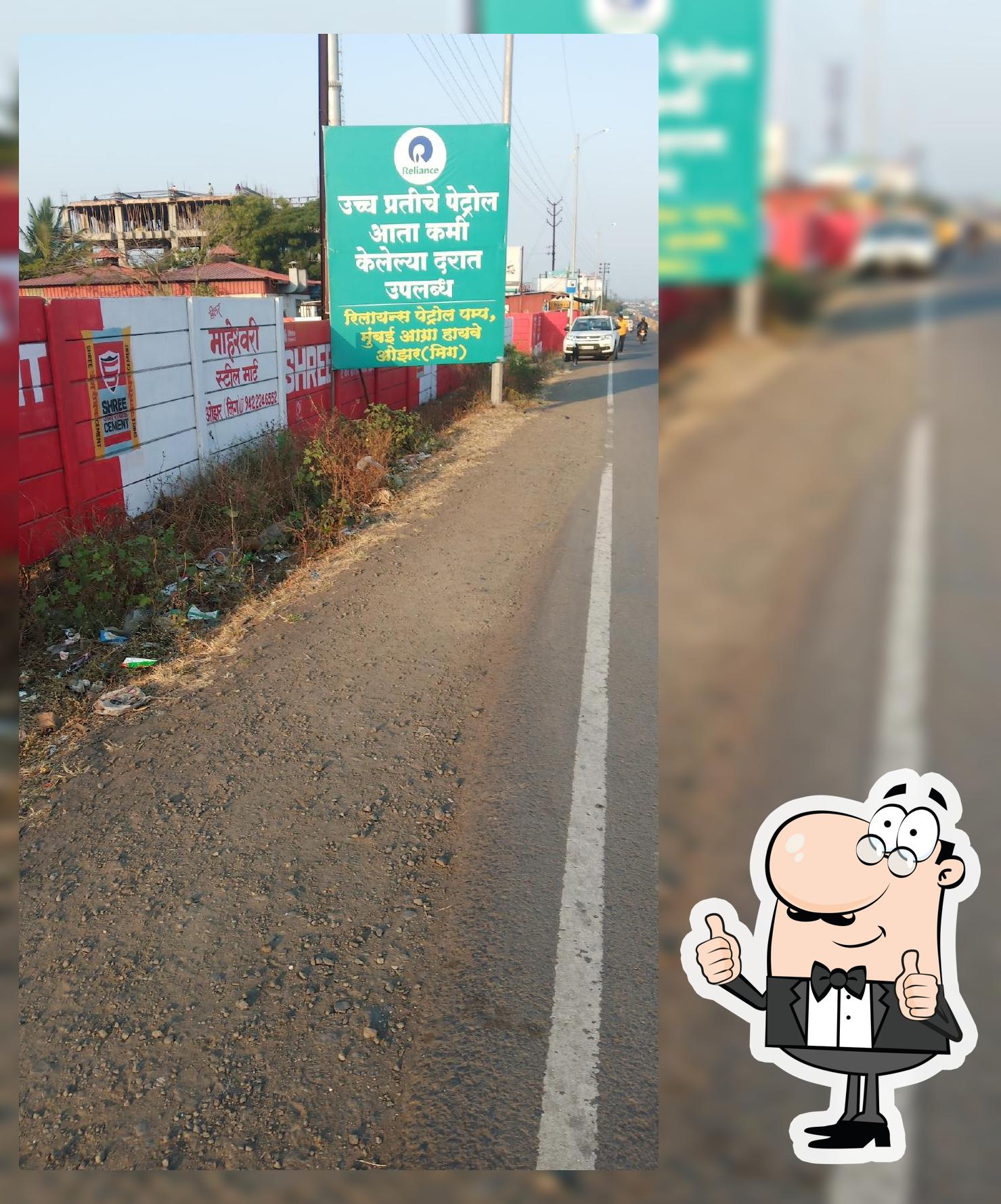 The advertisement displays information about Apnaa Mutton Shop