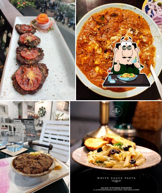 Macaroni and cheese at IRANI KAFE 2.7