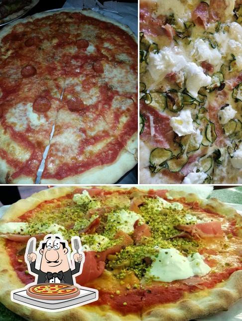 Ordina una pizza a Pizzeria Birreria Magnum Torre a Mare