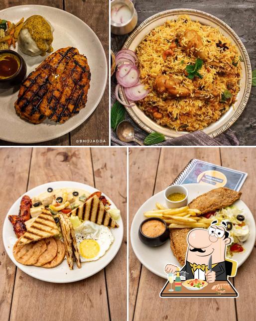 Pad thai at Mud - The Retro Cafe