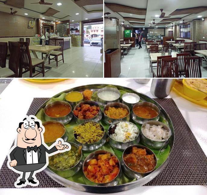 The picture of Sri Uma Sankar Classic’s interior and food