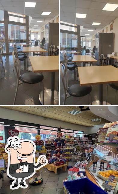 Siediti a un tavolo di Autogrill Aci Sant'Antonio Ovest