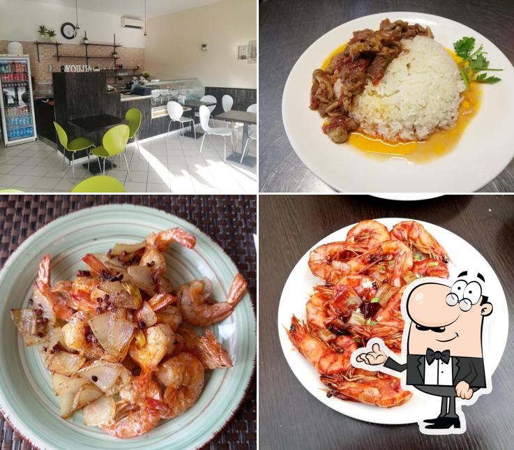 Dai un'occhiata agli interni di You Jia ristorante tradizionale