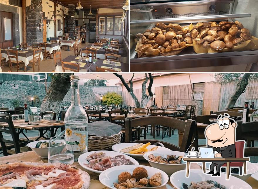 La immagine di interni e cibo da Osteria I Saponari