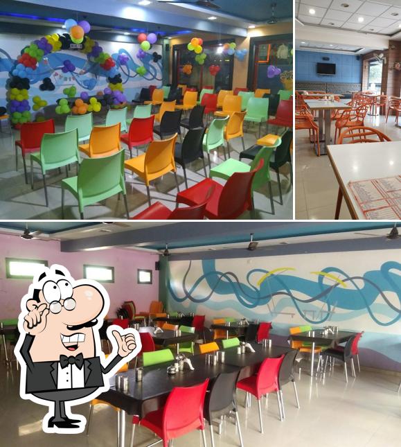 Check out how Bansari Restaurant Best Restaurant In Rajpipla Best Veg-Restaurant & Fast Food Restaurant Best Party Hall & Cafe looks inside