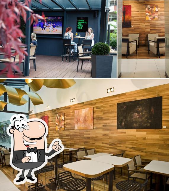 Siediti a un tavolo di Moët Caffe