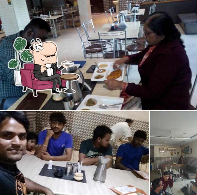 The interior of Ram Babu Ke Parathe