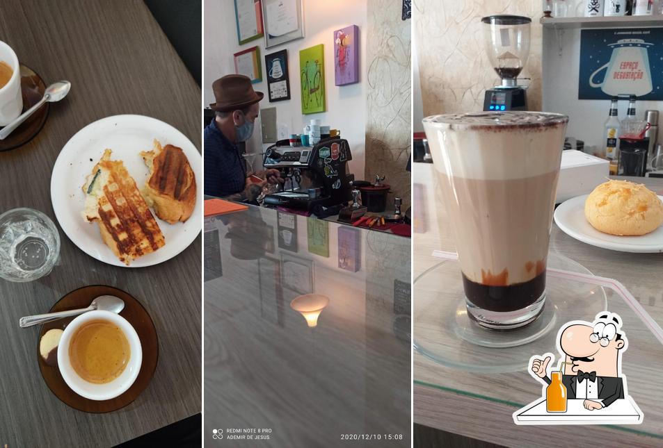 Nano Coffee Lab offerece uma variedade de drinques