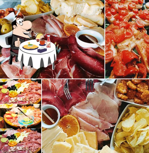 Piatto di formaggi al Caffè Roma