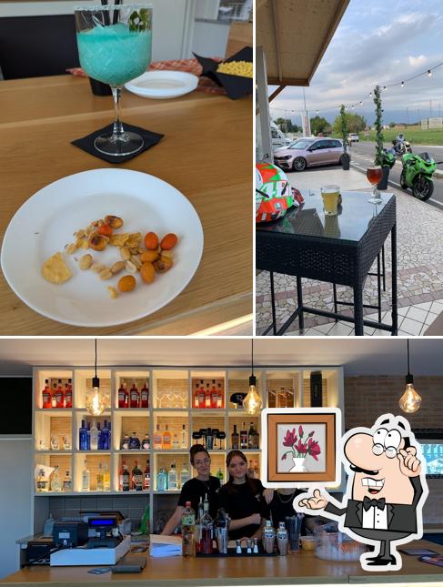 La immagine di interni e cibo da Mini Maxi