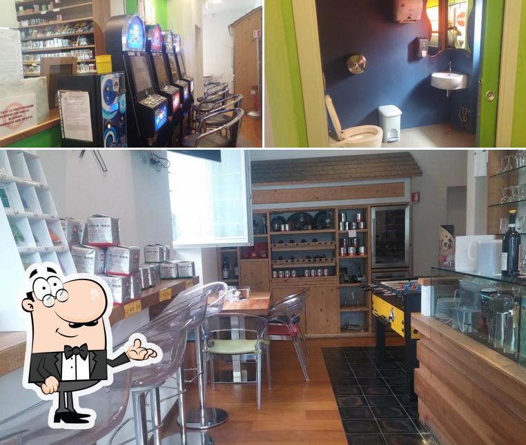 Dai un'occhiata agli interni di Mai dire Bar