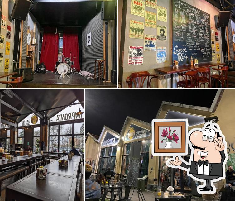 Siediti a un tavolo di Impronta Birraia - Birreria Artigianale - Pub Milano