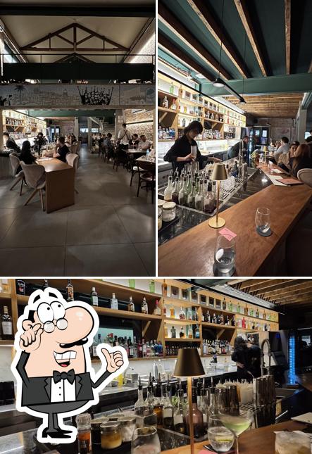 Entre diferentes coisas, interior e exterior podem ser encontrados no Bar dos Cravos