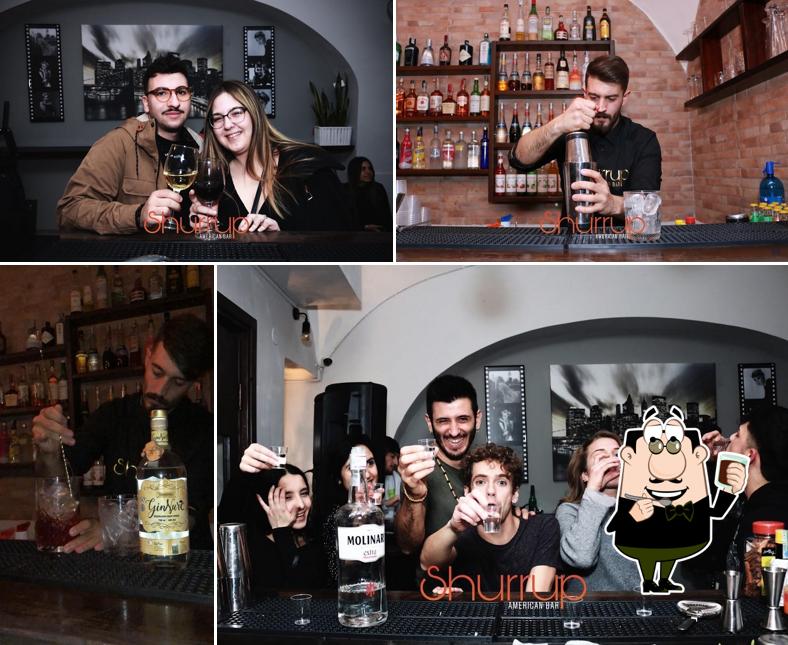 Goditi un drink a Shurrup