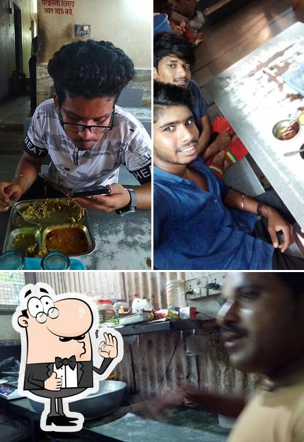 Look at this photo of Hotel Kohinoor