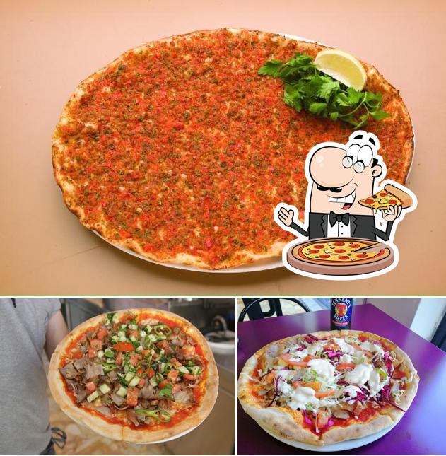 Ordina tra le svariate varianti di pizza