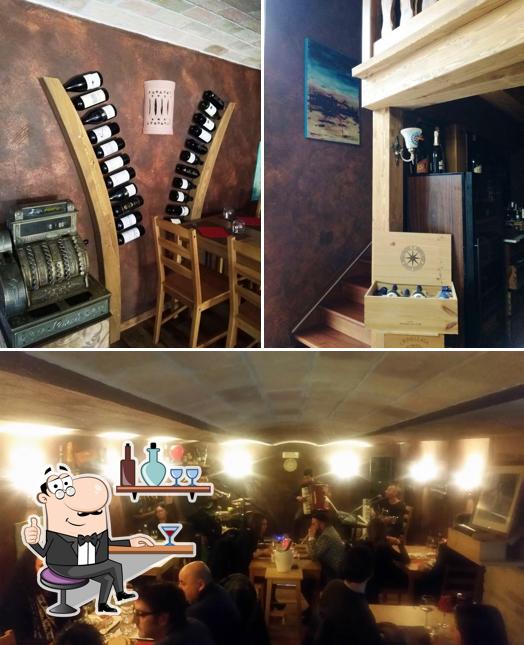 Siediti a un tavolo di Enoteca Le Sommelier