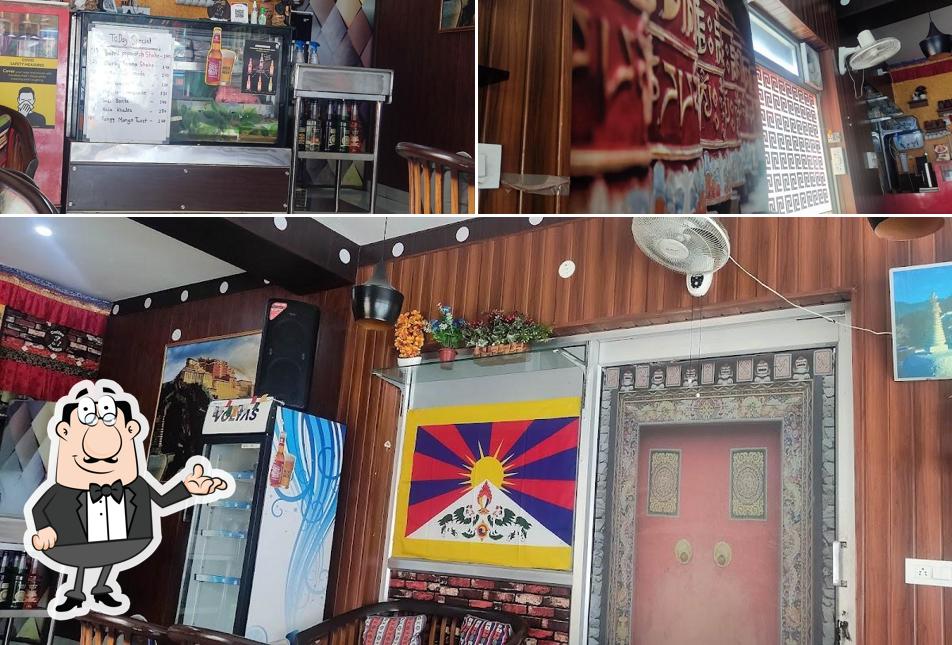 The interior of Cafe Potala (པོ་ཏ་ལ་ཟ༌ཁང༌༎)