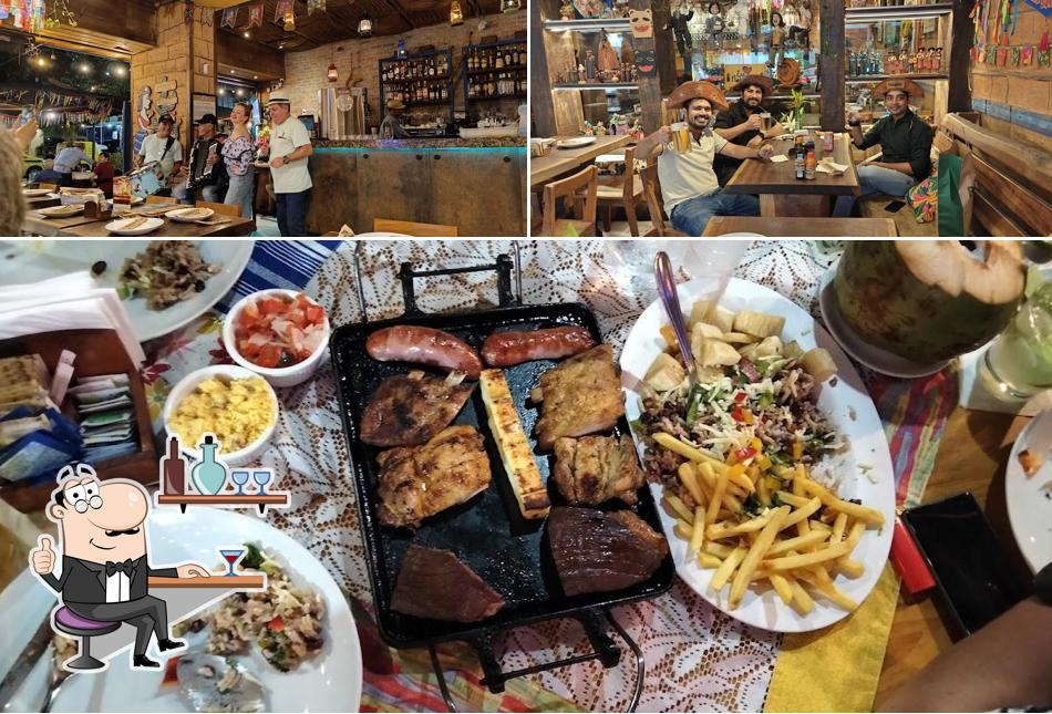 Entre diversos coisas, interior e comida podem ser encontrados no Barraca da Chiquita Copacabana Restaurante Comida Nordestina RJ