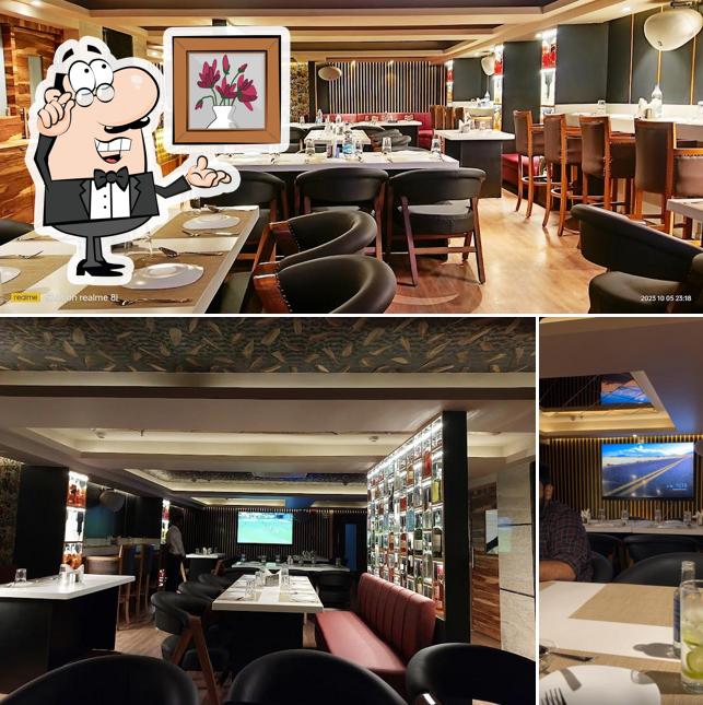 Uptown Liquor Land Bar, Lounge & Restaurant