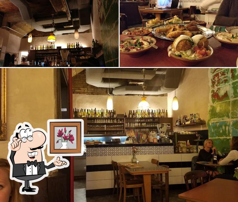 Siediti a un tavolo di Moudi's Lecker Garten