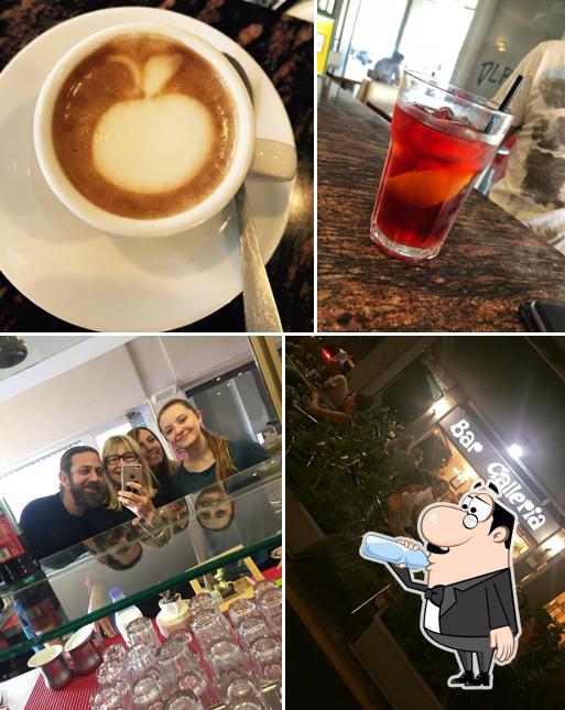 La foto della bevanda e interni di Bar Galleria