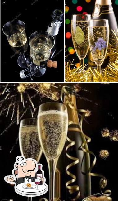 Ordina un bicchiere di vino a Chalet Dei Tigli Di Staiano Francesco & C. Sas