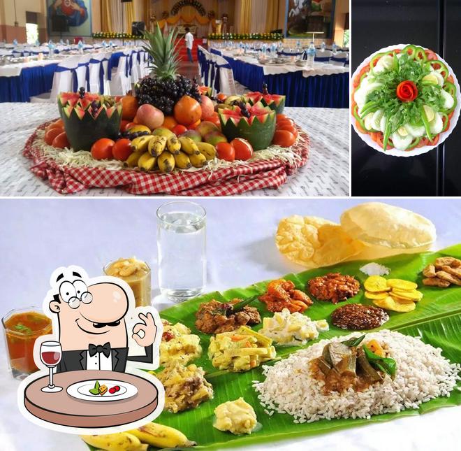 Food at Deluxe Hotel And Bakery ഡീലക്സ് ഹോട്ടൽ