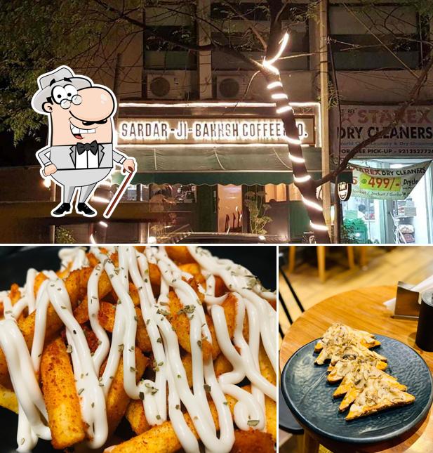 Check out how The Sardar Saab Cafe Hauz Khaz looks outside