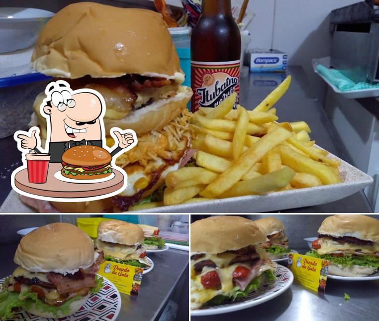 Delicie-se com um hambúrguer no Lanchonete Pecado da Gula
