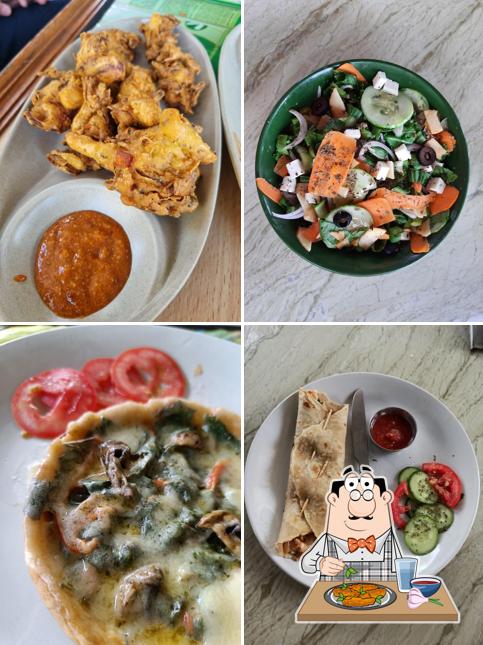 Chicken wings at Queenie's Oven Green Cafe