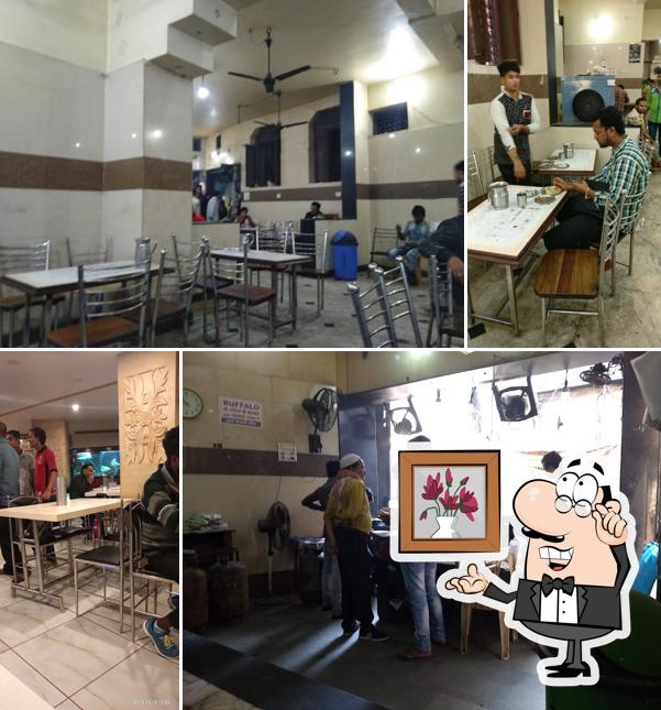 The interior of Tunday Kababi