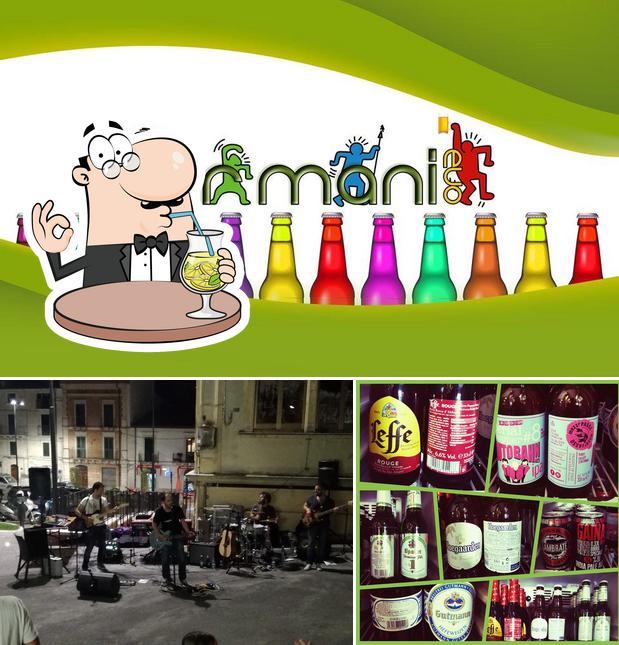 La foto di bevanda e interni da Bar Manì