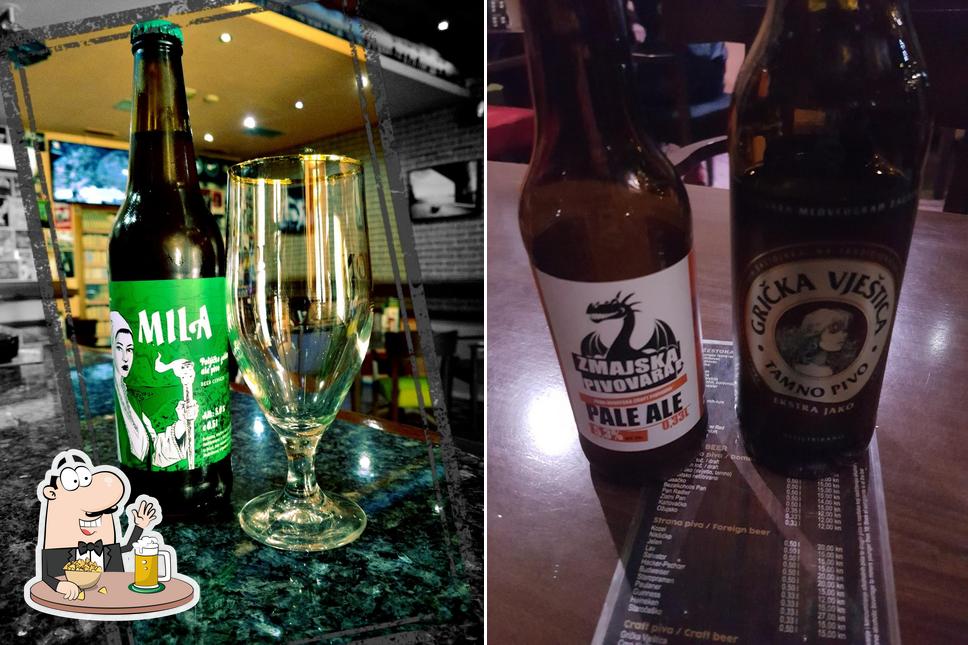 Puoi ordinare un rinfrescante bicchiere di birra chiara o scura