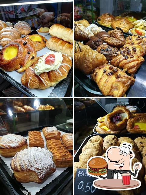 Ordina un hamburger a Darsena Café