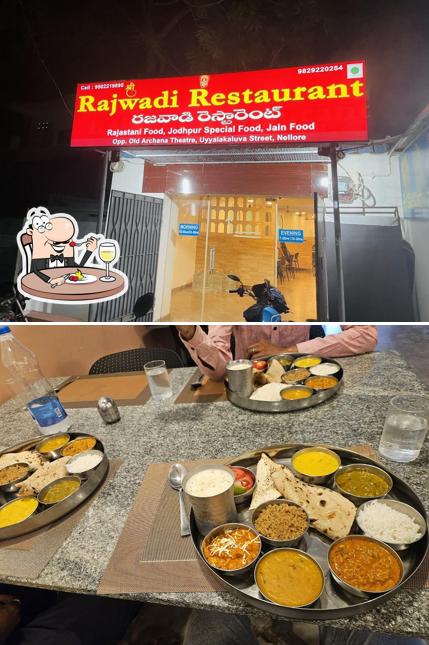 Food at Shree Rajwadi Restaurant)