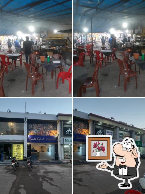 The interior of Khana Khajana