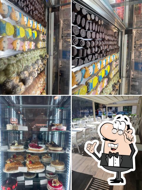 Siediti a un tavolo di Bar 83 more than a bar