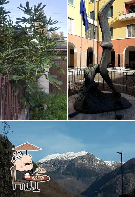 Guarda gli esterni di Bar Jolly