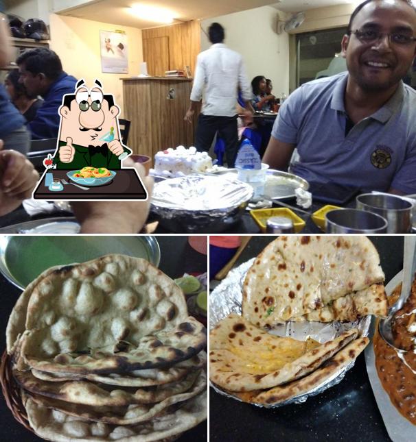 This is the image depicting food and dining table at Paranthe Wali Galli