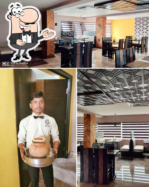 Here's a pic of Av Plaza