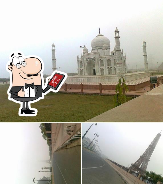 Check out how Shambhu Mishthan Bhandar looks outside