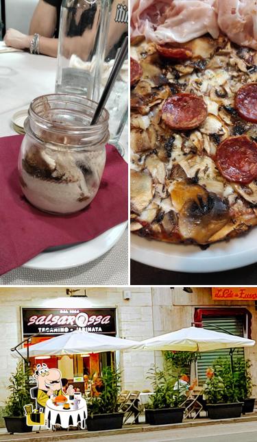 La foto della cibo e interni di Pizzeria Salsa Rossa